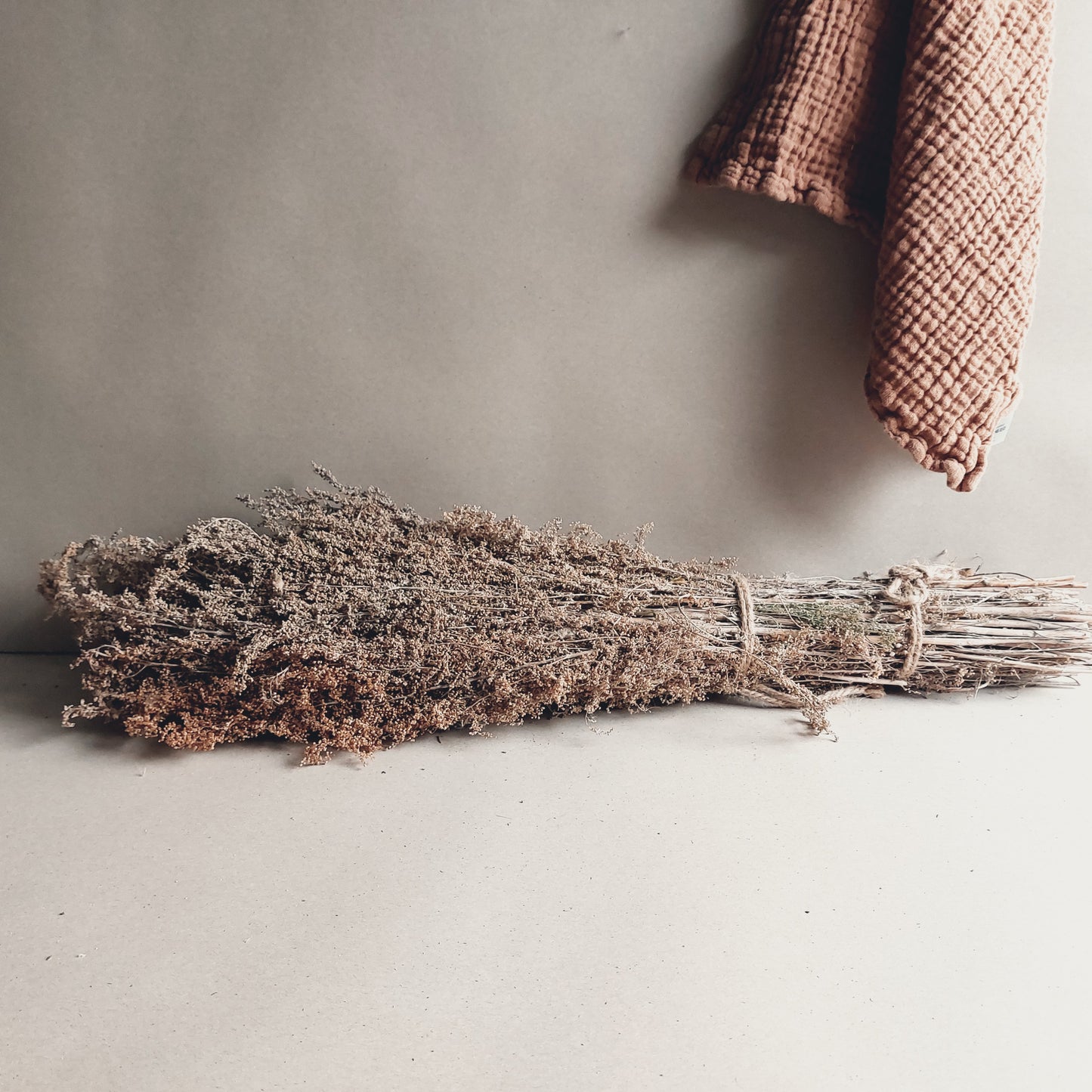 Bundel gedroogd rata lavender lavendel vergrijsd decoratie tak