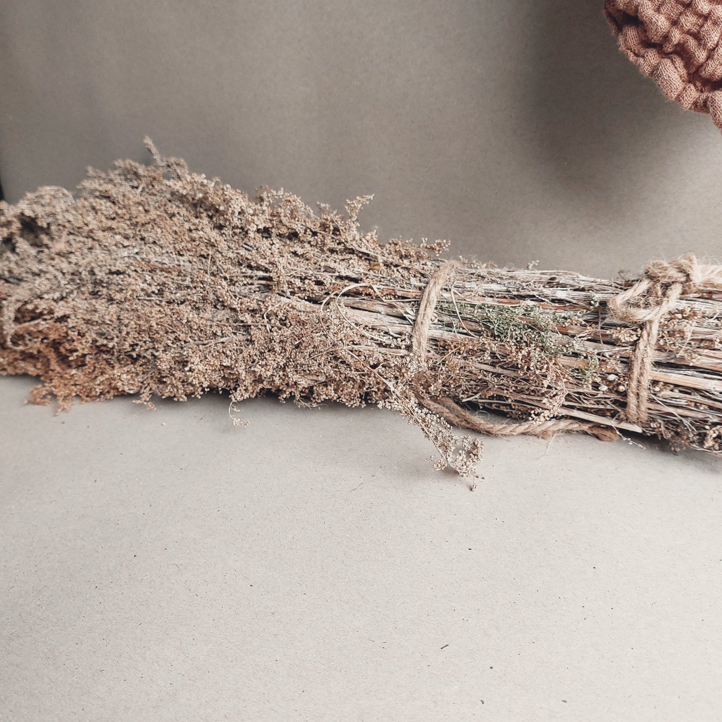 Bundel gedroogd rata lavender lavendel vergrijsd decoratie tak
