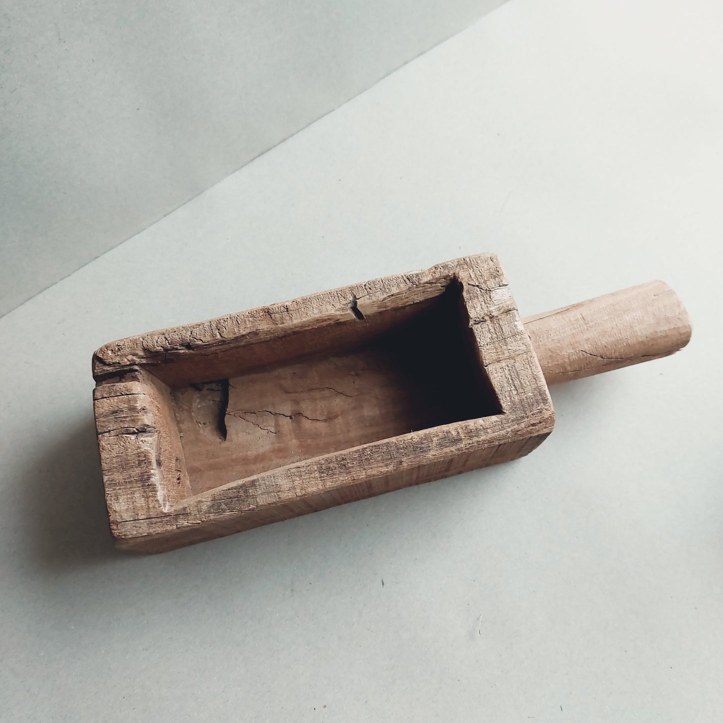 Houten bakje met handvat