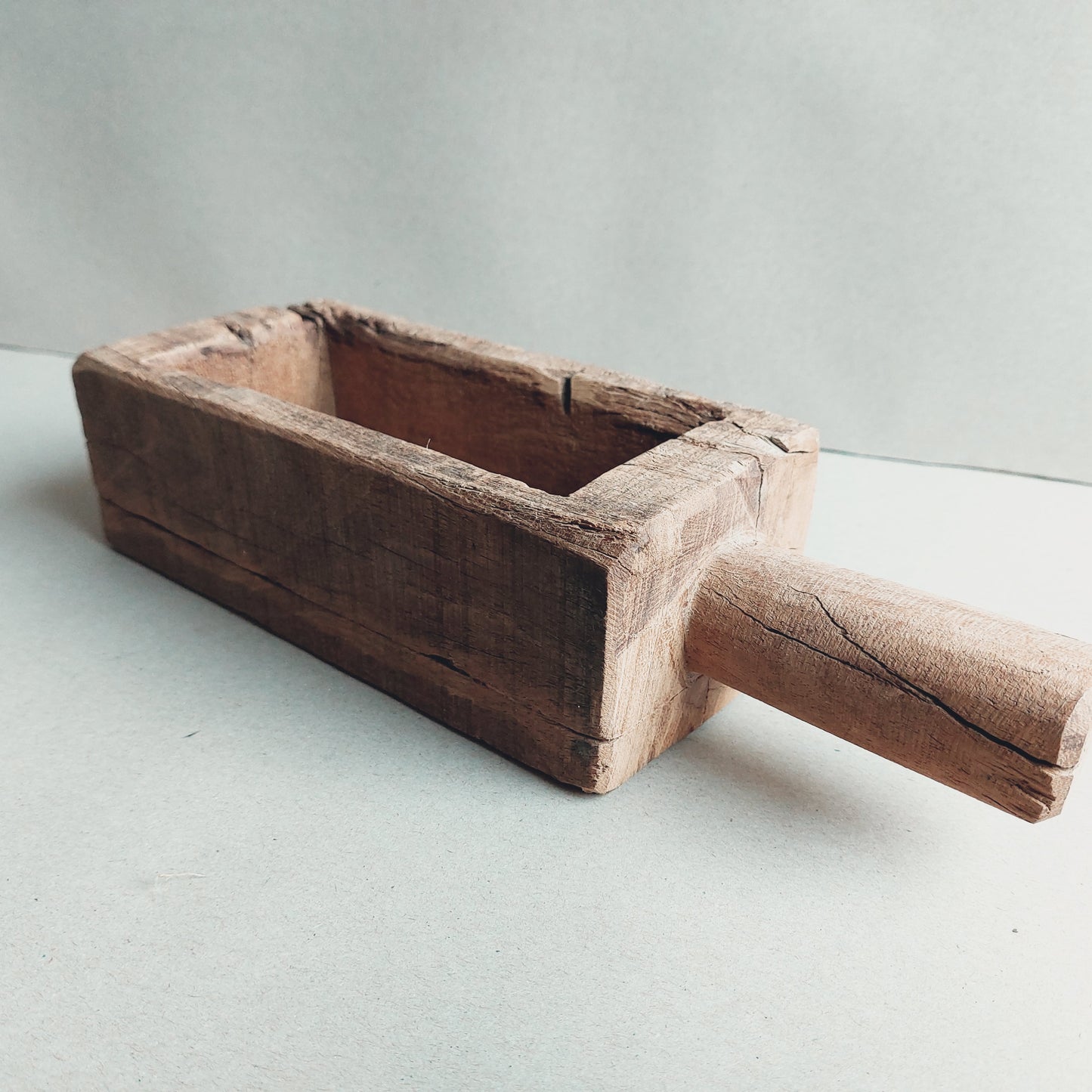 Houten bakje met handvat