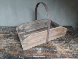 Stoere oude houten bak met hendel