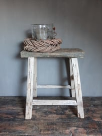 Oude houten kruk