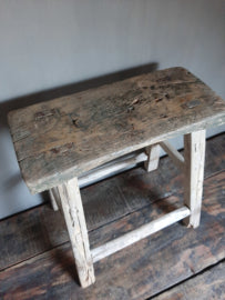 Oude houten kruk