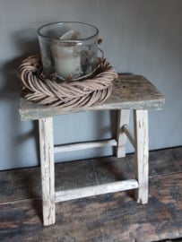 Oude houten kruk