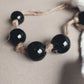 Glaskralen ketting aan touw