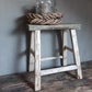 Oude houten kruk